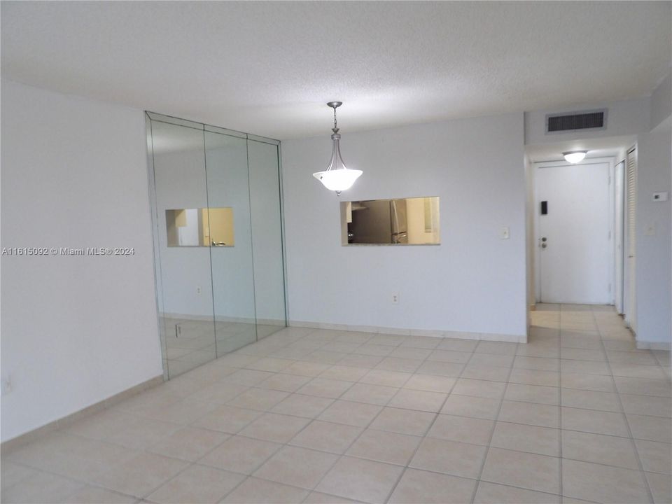 For Rent: $2,200 (2 beds, 2 baths, 983 Square Feet)