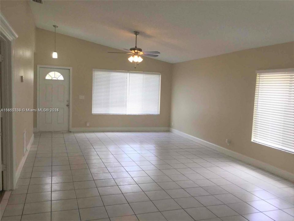 For Rent: $2,925 (3 beds, 2 baths, 1470 Square Feet)