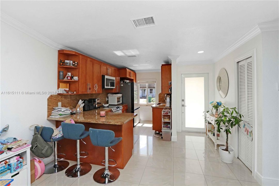 For Sale: $450,000 (3 beds, 1 baths, 970 Square Feet)