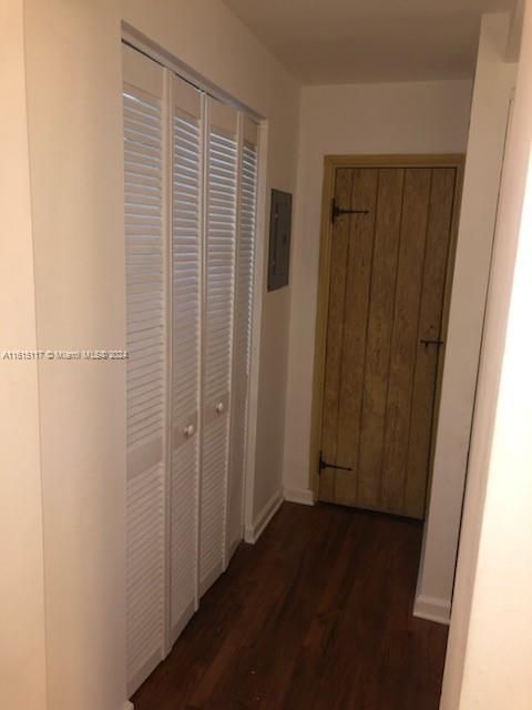 For Rent: $2,250 (1 beds, 1 baths, 800 Square Feet)