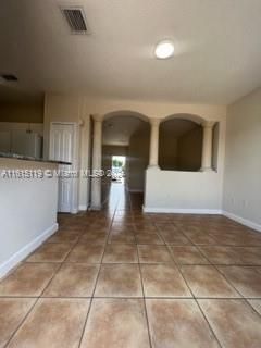 For Rent: $2,900 (3 beds, 2 baths, 1387 Square Feet)