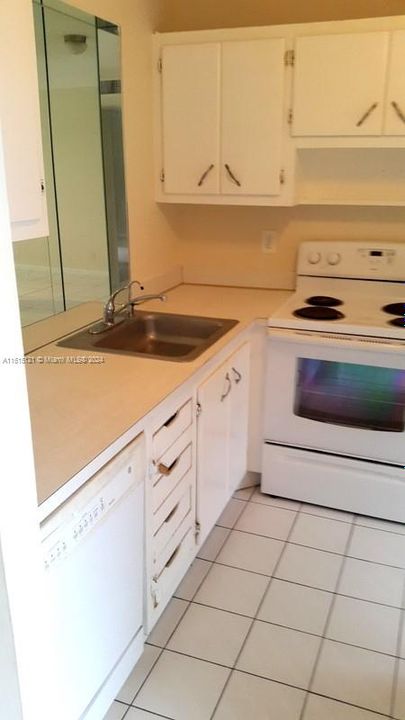 For Rent: $1,650 (2 beds, 1 baths, 840 Square Feet)