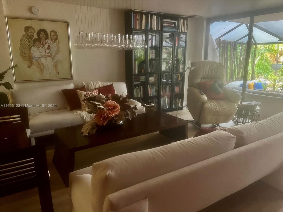 En Venta: $1,300,000 (3 camas, 2 baños, 1734 Pies cuadrados)