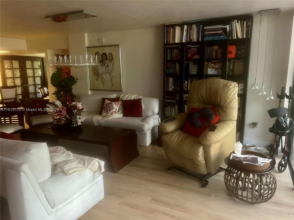 En Venta: $1,300,000 (3 camas, 2 baños, 1734 Pies cuadrados)