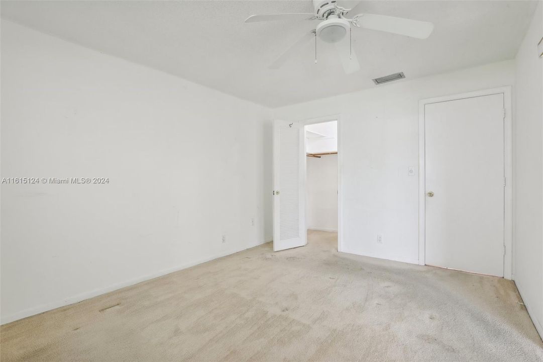 For Sale: $325,000 (2 beds, 1 baths, 1141 Square Feet)