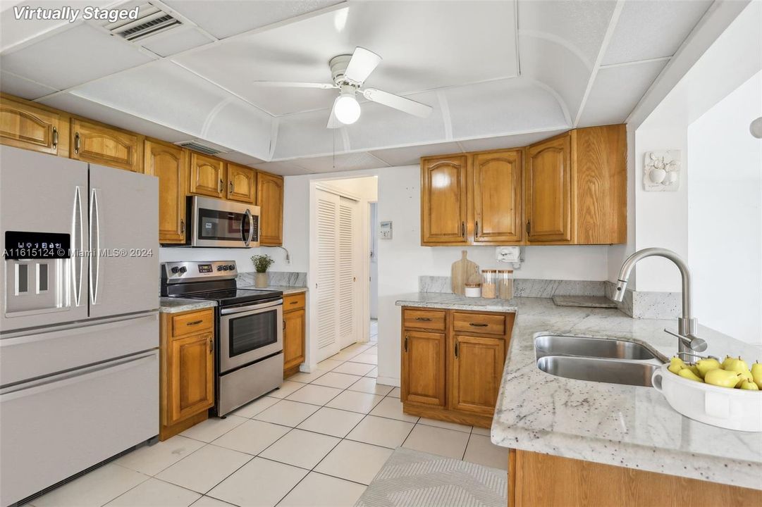 For Sale: $325,000 (2 beds, 1 baths, 1141 Square Feet)