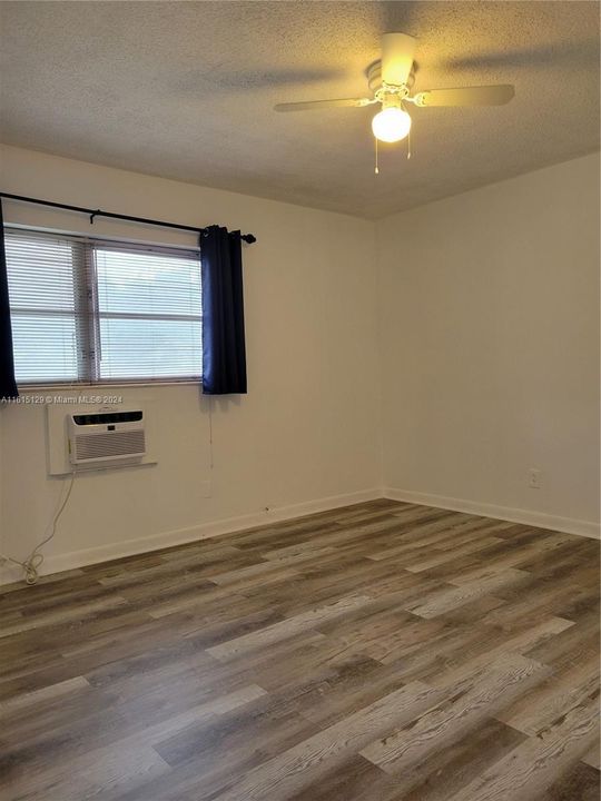 For Sale: $195,000 (1 beds, 1 baths, 616 Square Feet)