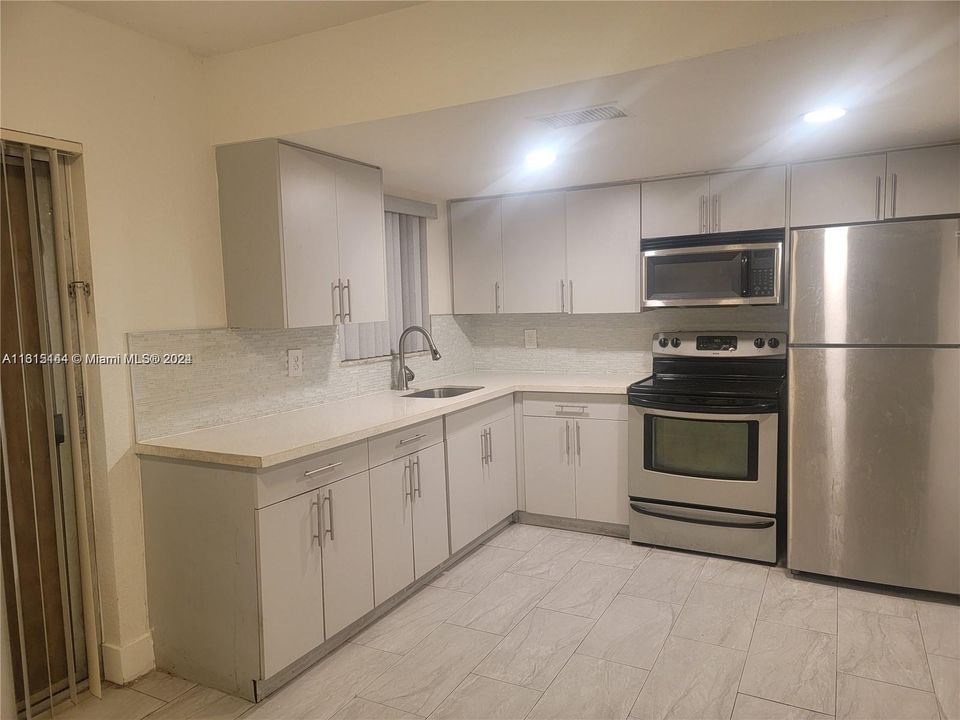 Active With Contract: $1,850 (2 beds, 1 baths, 1020 Square Feet)