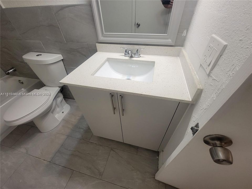 Active With Contract: $1,850 (2 beds, 1 baths, 1020 Square Feet)