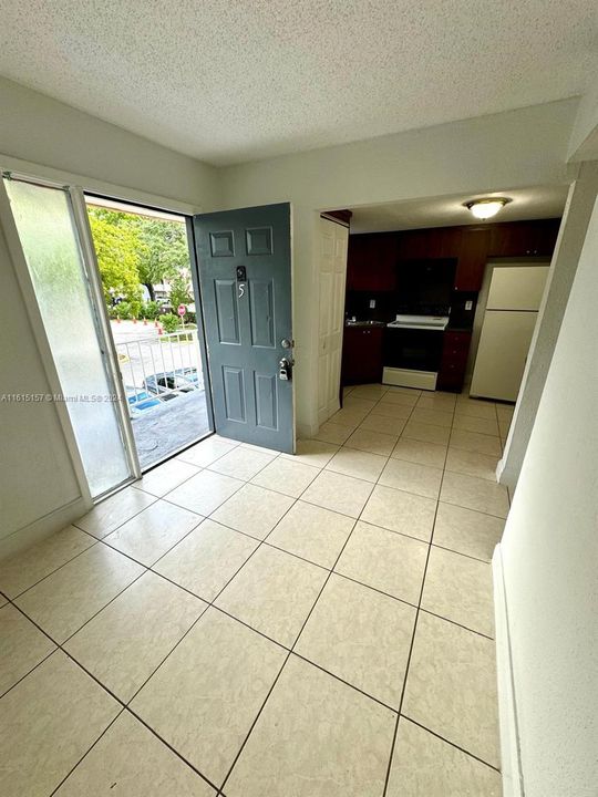 For Rent: $2,500 (3 beds, 2 baths, 1440 Square Feet)