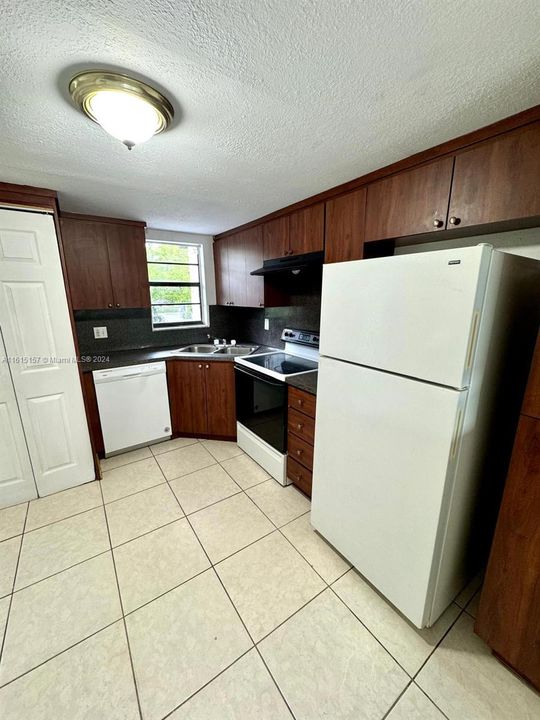 For Rent: $2,500 (3 beds, 2 baths, 1440 Square Feet)