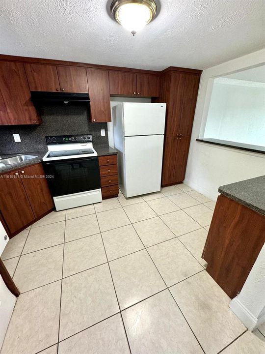 For Rent: $2,500 (3 beds, 2 baths, 1440 Square Feet)