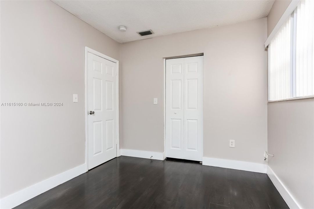 For Rent: $2,720 (2 beds, 1 baths, 1284 Square Feet)