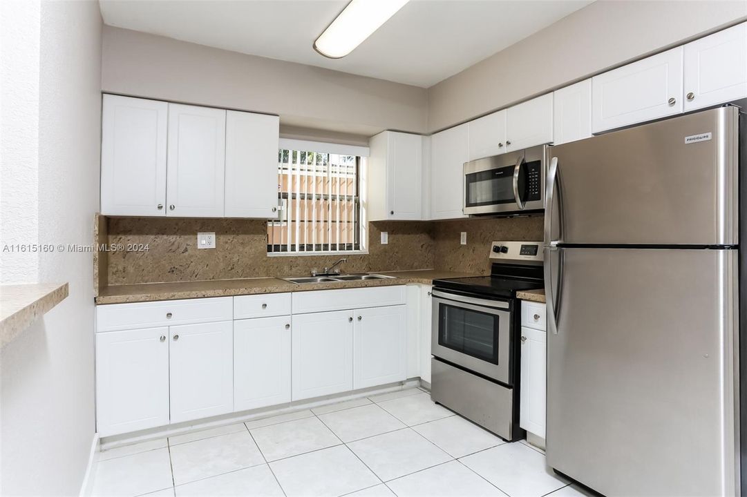 For Rent: $2,720 (2 beds, 1 baths, 1284 Square Feet)