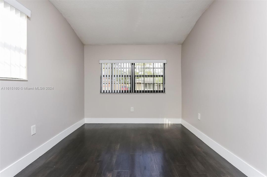 For Rent: $2,720 (2 beds, 1 baths, 1284 Square Feet)