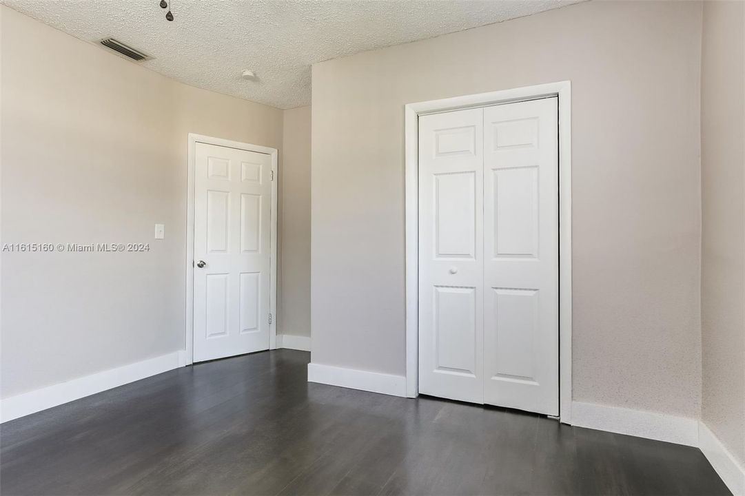 For Rent: $2,720 (2 beds, 1 baths, 1284 Square Feet)