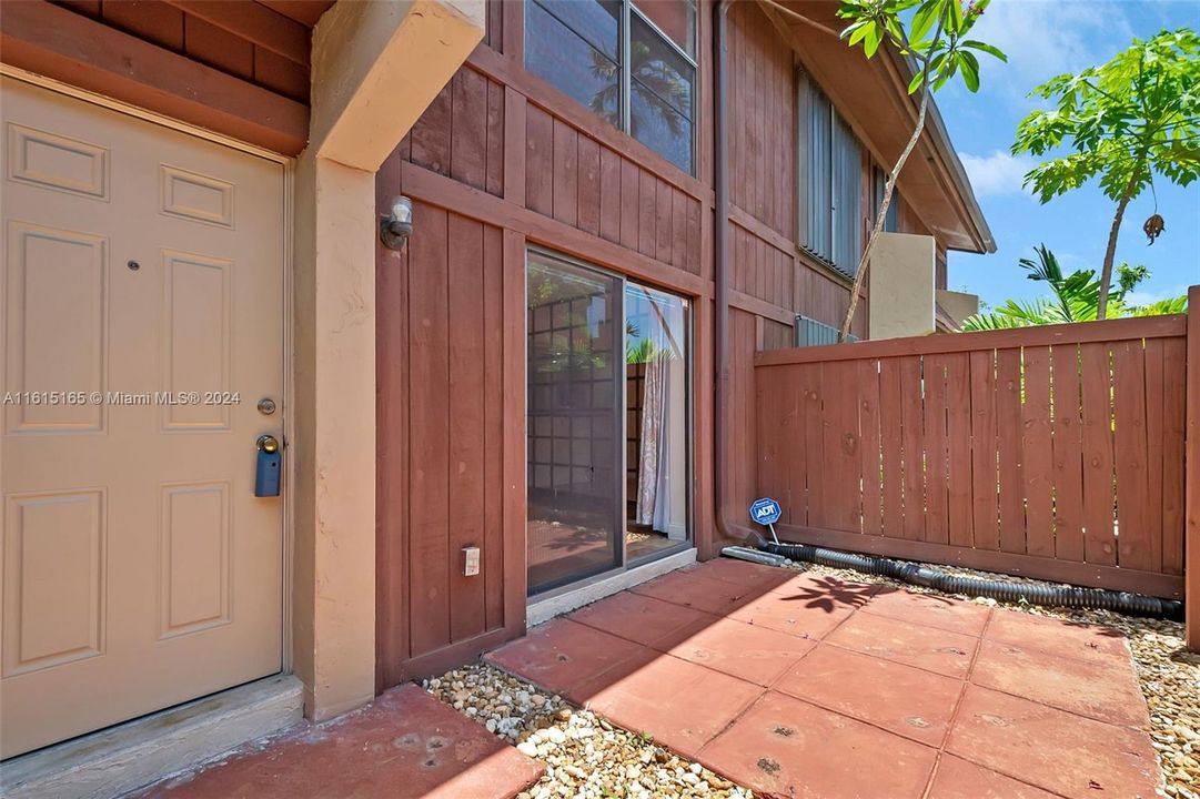 For Sale: $375,000 (2 beds, 2 baths, 1330 Square Feet)