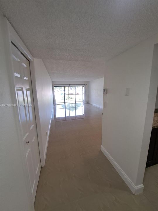 For Rent: $2,200 (1 beds, 1 baths, 812 Square Feet)