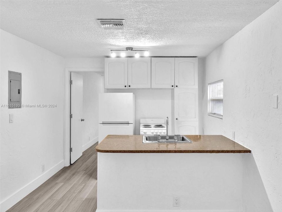 For Rent: $1,650 (1 beds, 1 baths, 400 Square Feet)