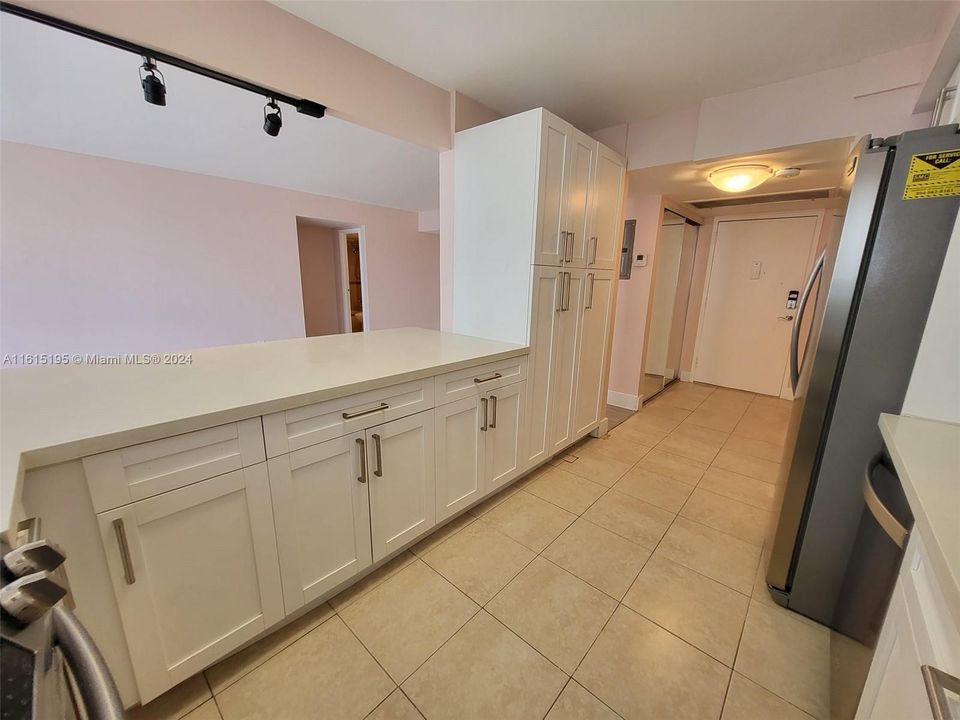 For Sale: $354,900 (2 beds, 2 baths, 1210 Square Feet)