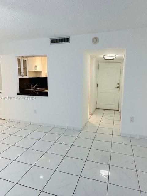 For Rent: $2,800 (2 beds, 2 baths, 1143 Square Feet)