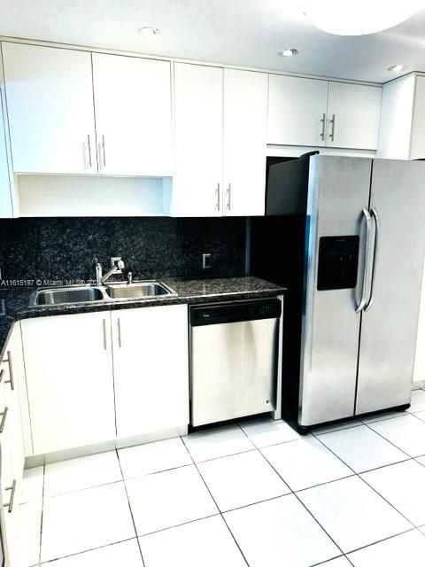 For Rent: $2,800 (2 beds, 2 baths, 1143 Square Feet)