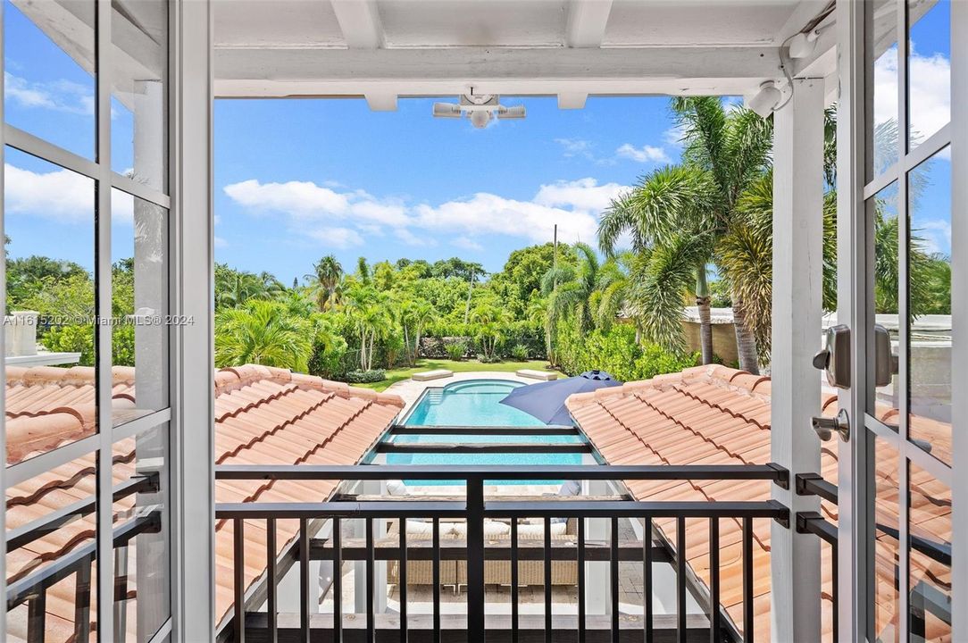 Guesthouse balcony pool view