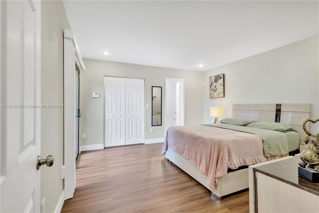 Active With Contract: $2,400 (2 beds, 2 baths, 1302 Square Feet)