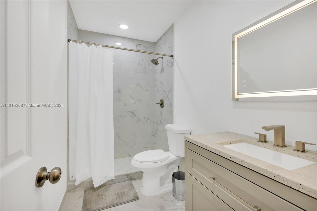 Active With Contract: $2,400 (2 beds, 2 baths, 1302 Square Feet)