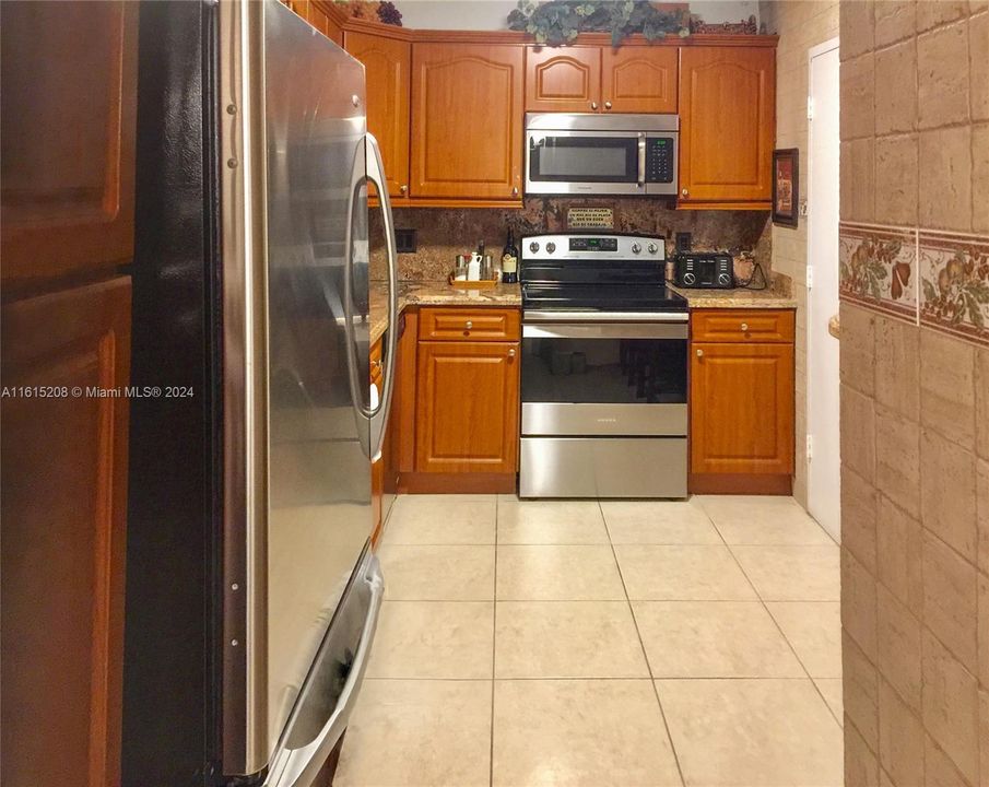 For Rent: $2,850 (1 beds, 1 baths, 918 Square Feet)