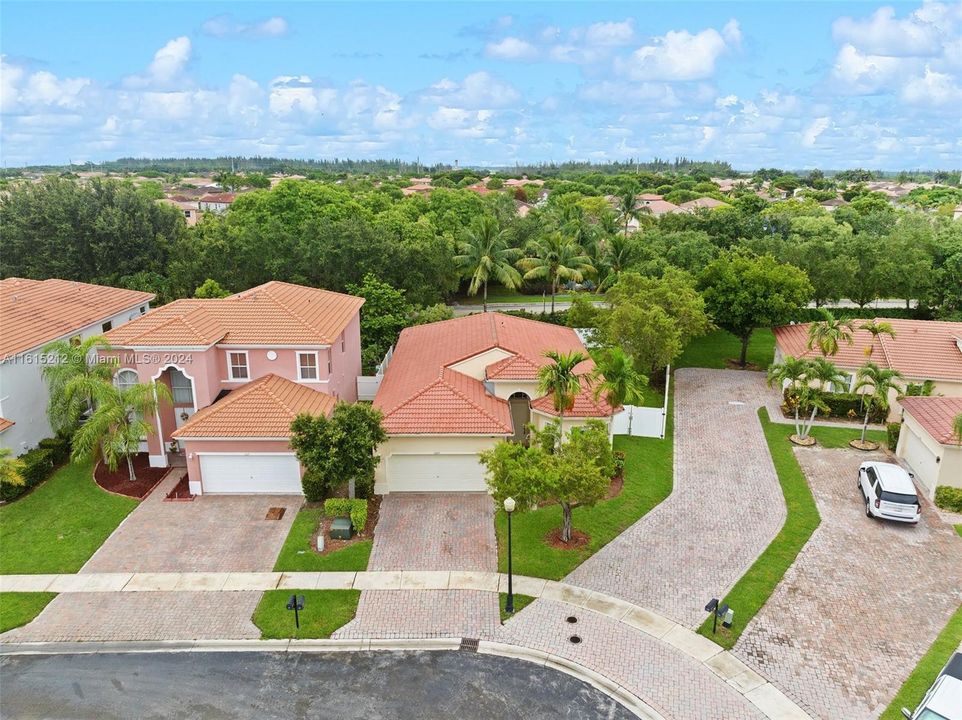 Recently Sold: $520,000 (5 beds, 3 baths, 2024 Square Feet)