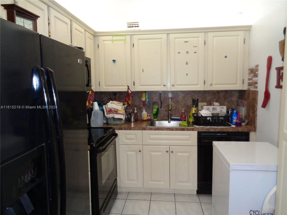 For Sale: $170,000 (2 beds, 1 baths, 953 Square Feet)