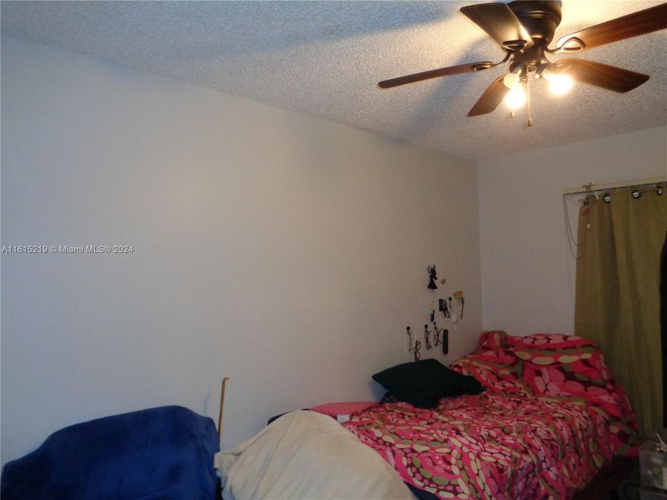 For Sale: $170,000 (2 beds, 1 baths, 953 Square Feet)