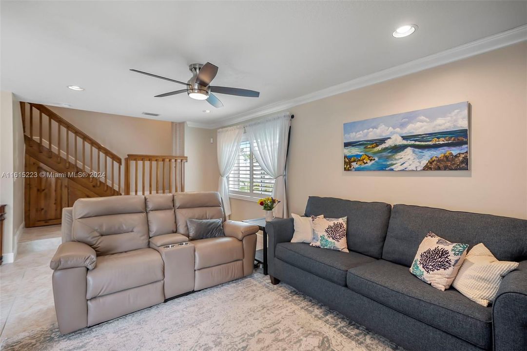 Recently Sold: $450,000 (2 beds, 2 baths, 1141 Square Feet)