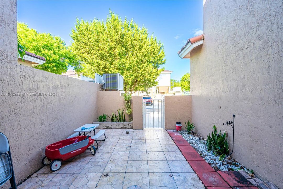 For Sale: $379,000 (3 beds, 2 baths, 1670 Square Feet)