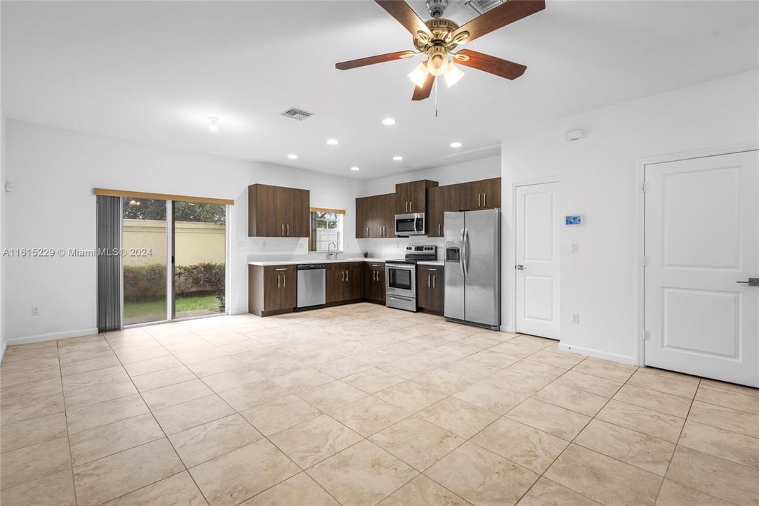 Recently Sold: $410,000 (3 beds, 2 baths, 1496 Square Feet)