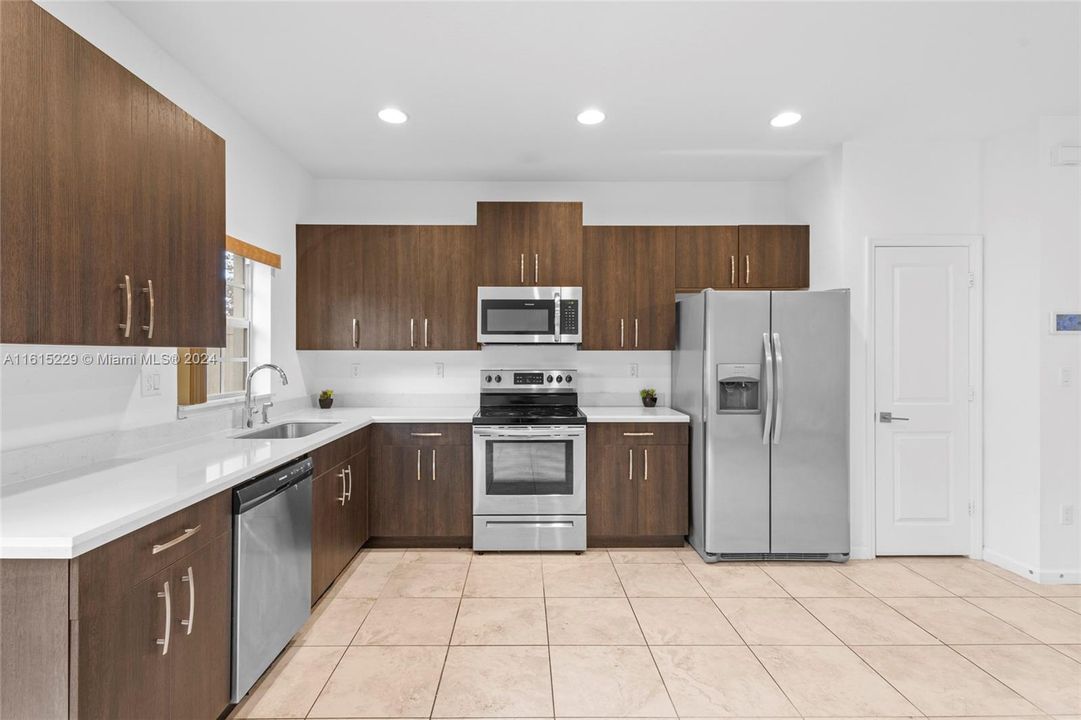 Recently Sold: $410,000 (3 beds, 2 baths, 1496 Square Feet)