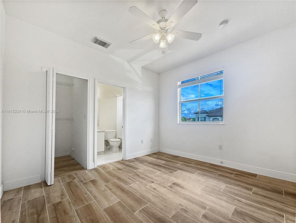 Active With Contract: $480,000 (2 beds, 2 baths, 1536 Square Feet)