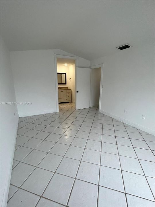 For Rent: $2,700 (2 beds, 2 baths, 1200 Square Feet)