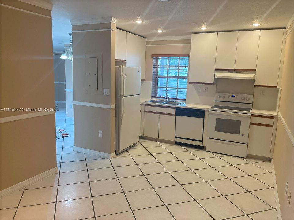 For Rent: $2,700 (2 beds, 2 baths, 1200 Square Feet)