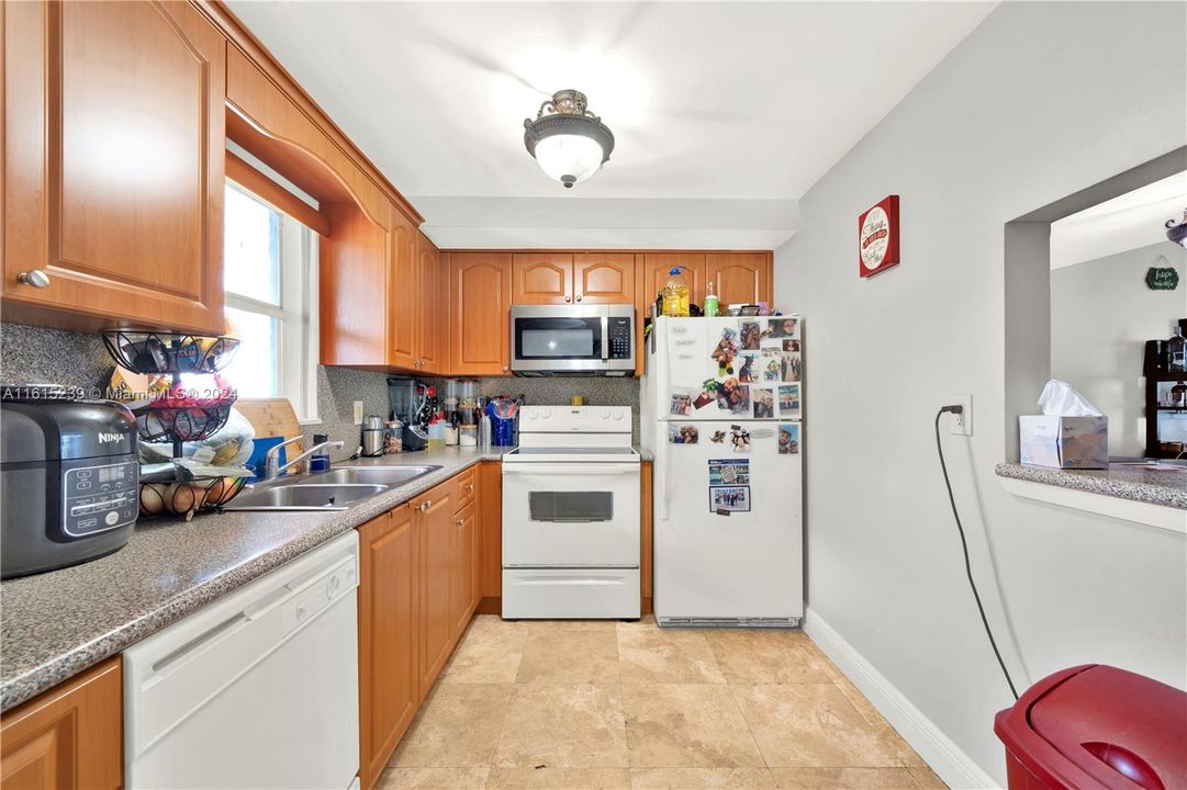 For Sale: $335,000 (2 beds, 2 baths, 1415 Square Feet)