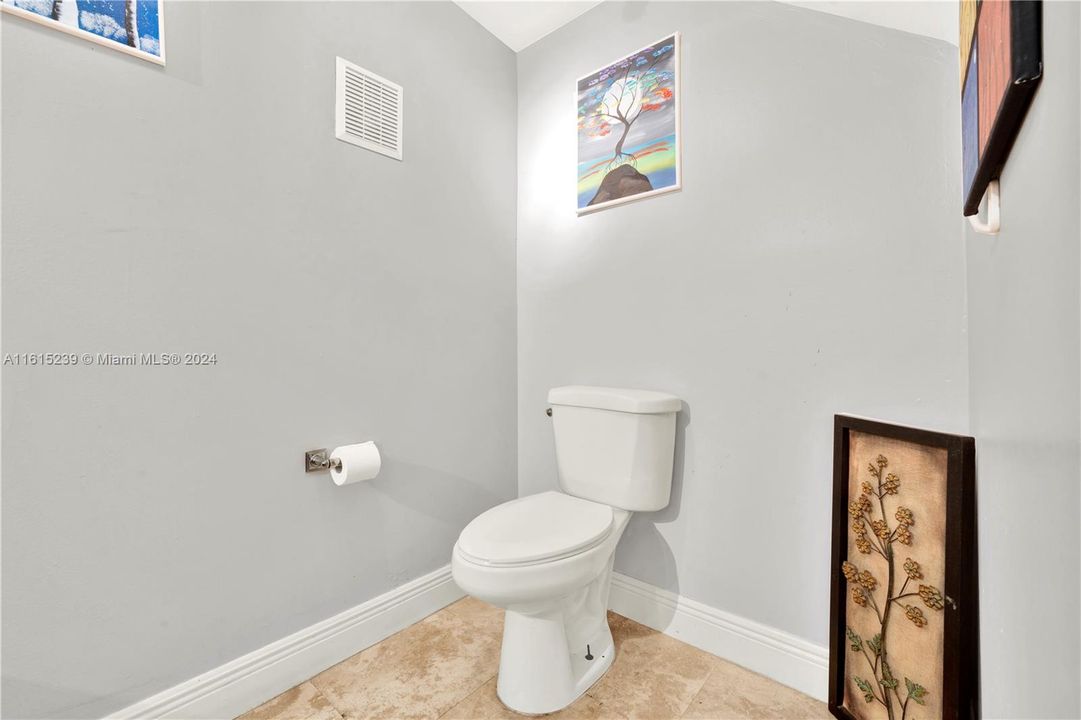 待售: $335,000 (2 贝兹, 2 浴室, 1415 平方英尺)