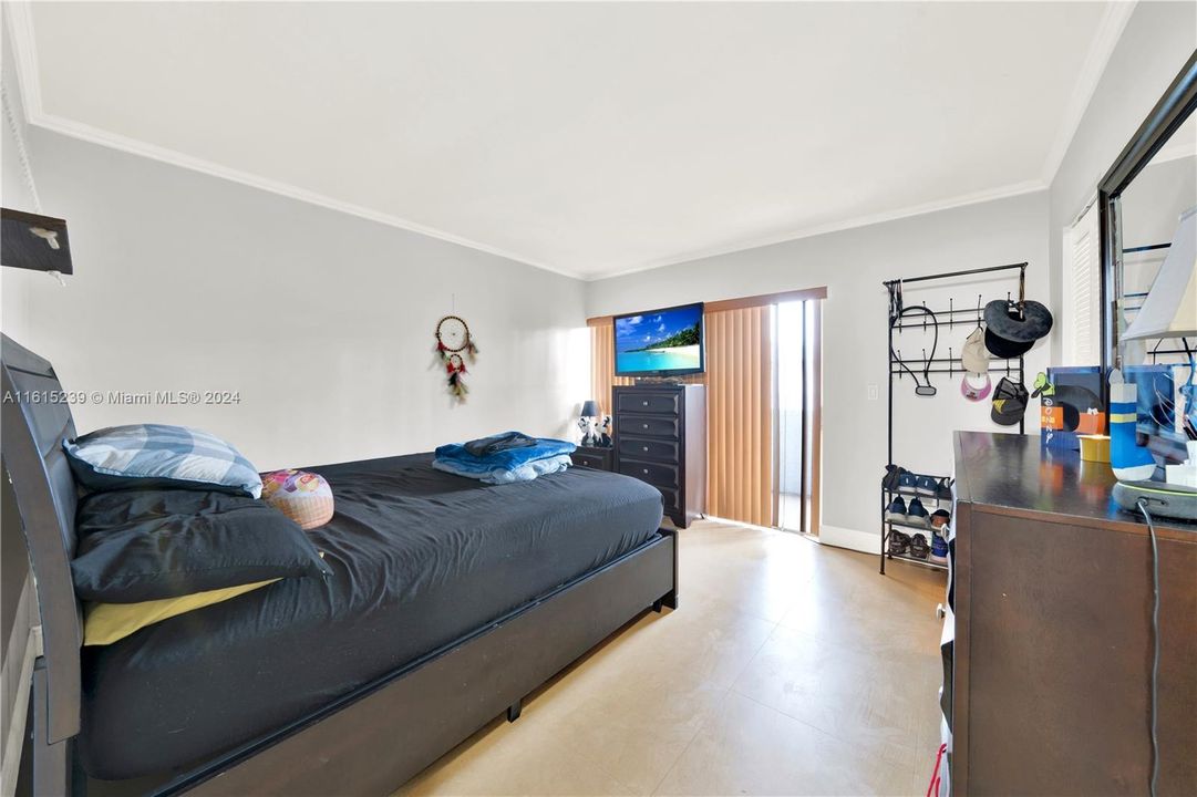 For Sale: $335,000 (2 beds, 2 baths, 1415 Square Feet)