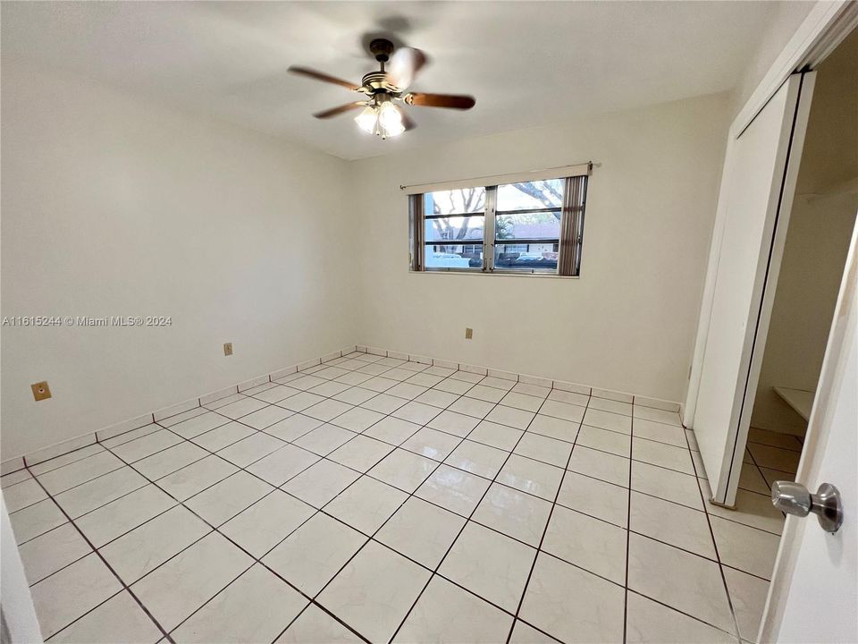 For Rent: $2,650 (2 beds, 1 baths, 930 Square Feet)