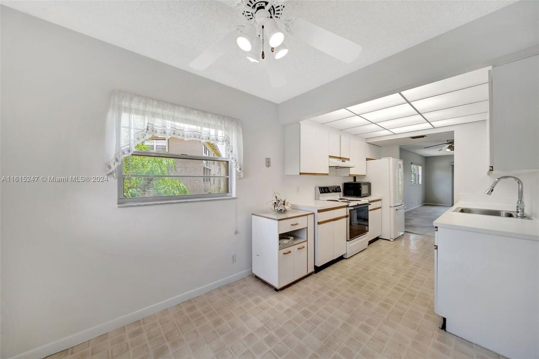 For Sale: $279,900 (2 beds, 2 baths, 1507 Square Feet)