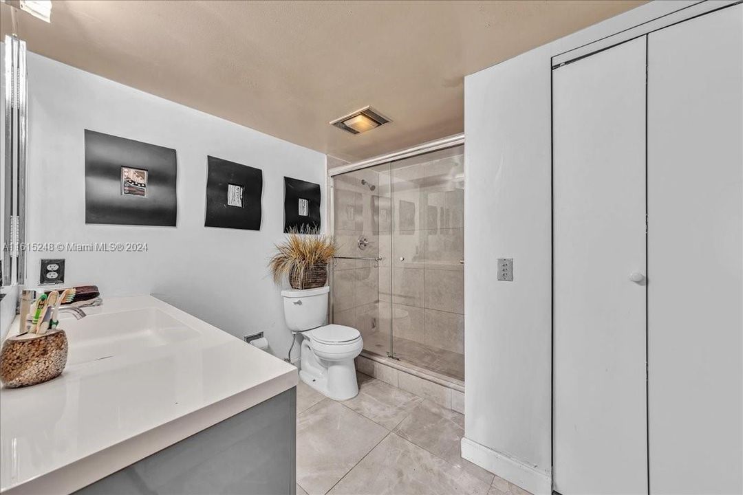 For Sale: $329,900 (2 beds, 2 baths, 1242 Square Feet)