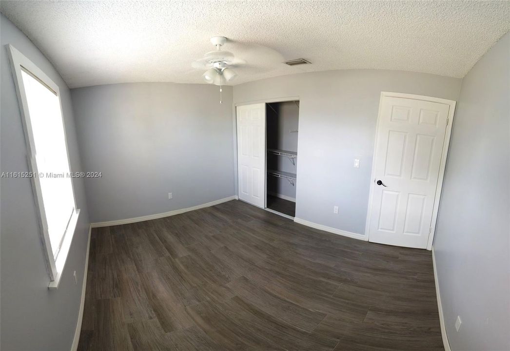 For Sale: $370,000 (2 beds, 1 baths, 911 Square Feet)