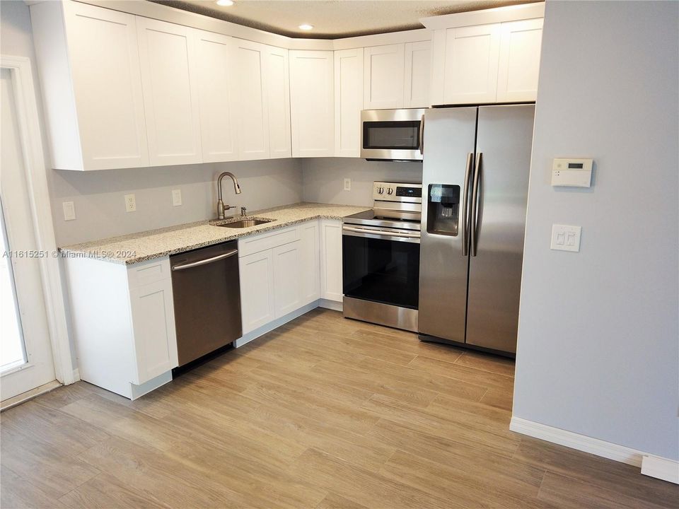 Active With Contract: $365,000 (2 beds, 1 baths, 911 Square Feet)