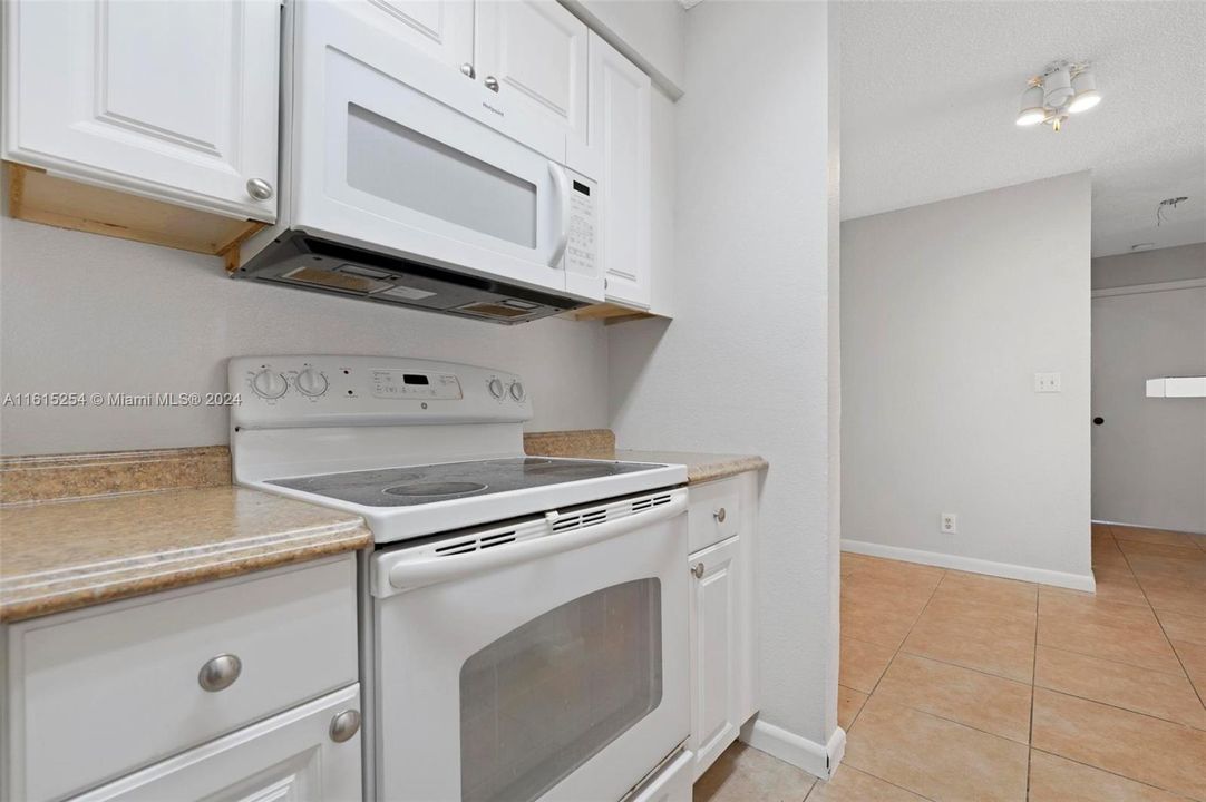 For Rent: $2,400 (2 beds, 2 baths, 1100 Square Feet)