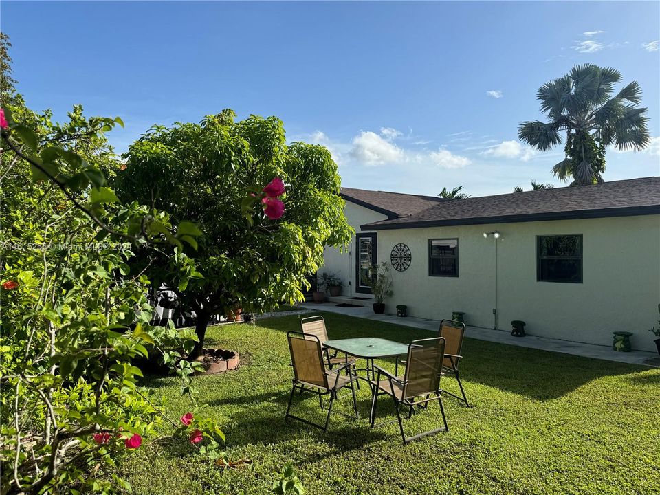 For Sale: $600,000 (3 beds, 2 baths, 1565 Square Feet)